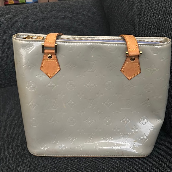 Louis Vuitton Light Sage Green Tote with Textured Leather and Structured Shape - Picture 5 of 17